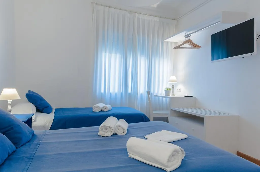 Blue Barcelona Bed and Breakfast 2*,  Spanien
