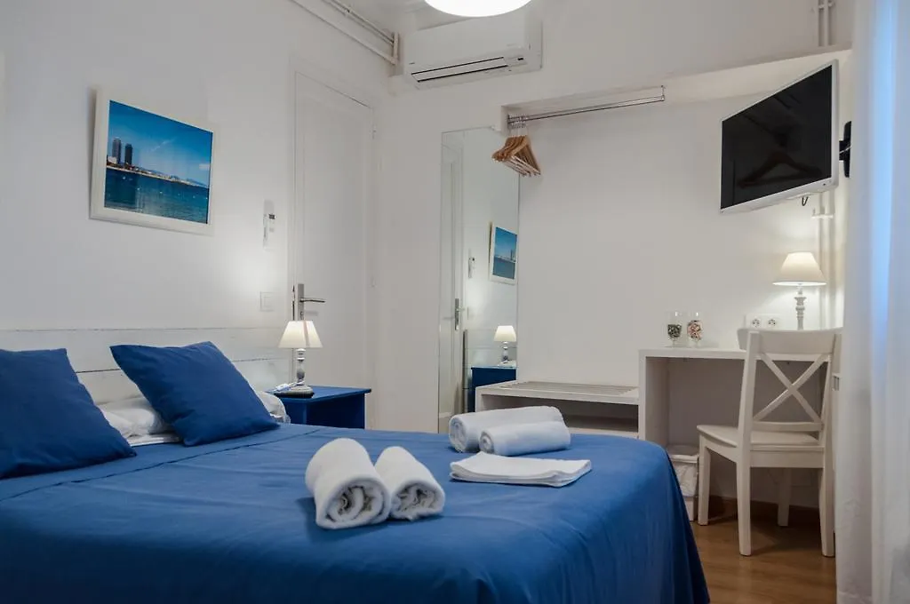 Blue Barcelona Bed and Breakfast 2*,