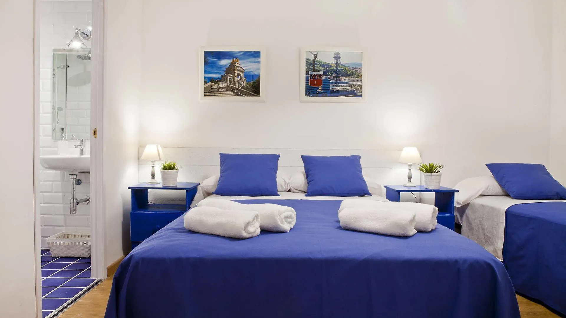 Blue Barcelona Bed and Breakfast