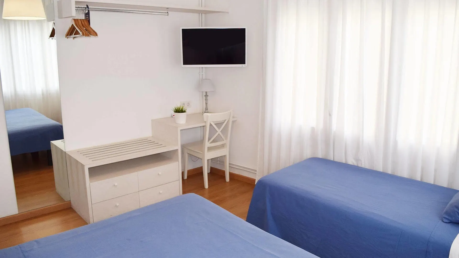 Blue Barcelona Bed and Breakfast Bed & Breakfast
