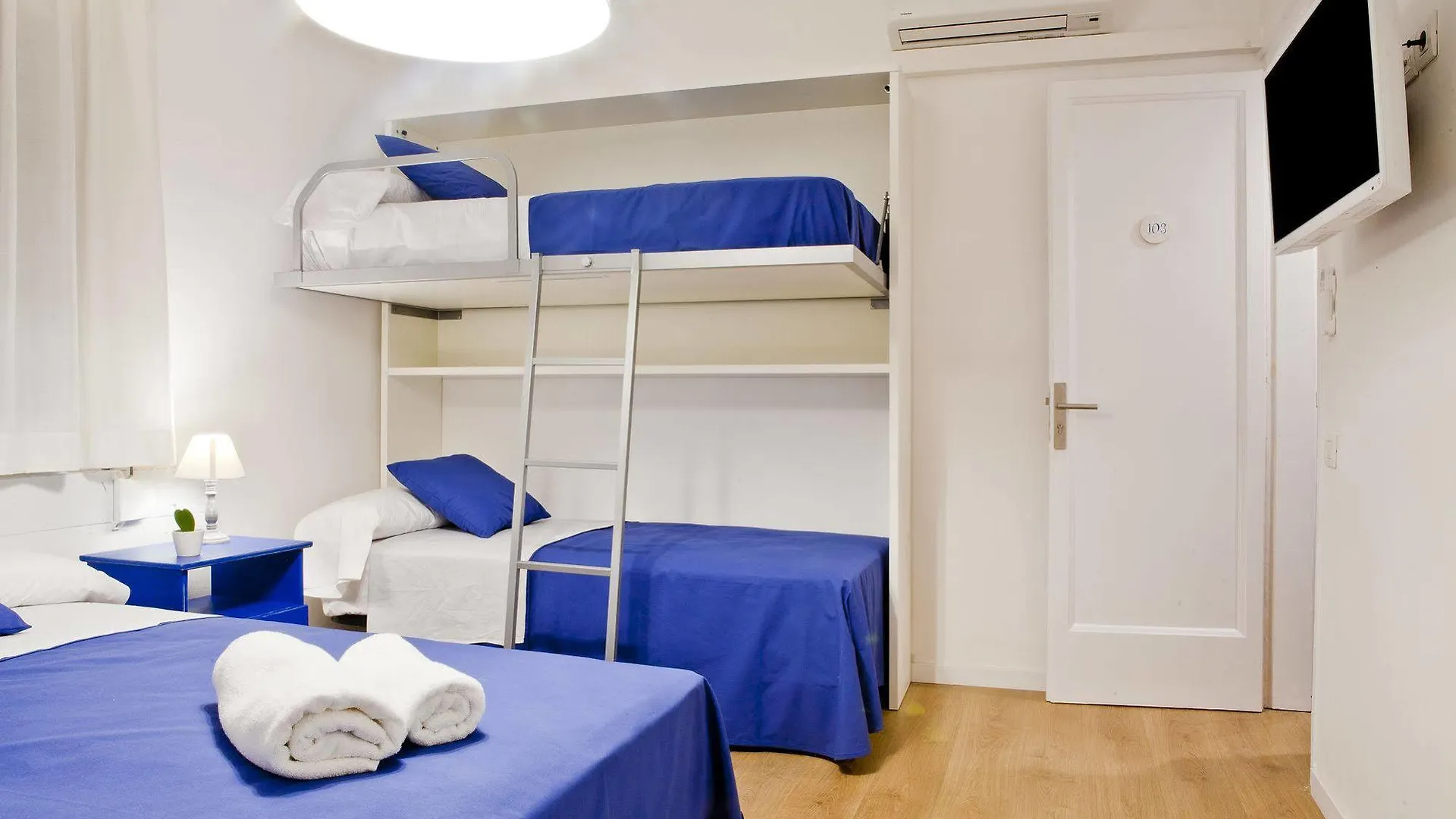 Blue Barcelona Bed & Breakfast